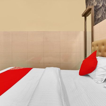 Hotel O Nandi Palace Lodging And Boarding Ulhasnagar Exterior photo