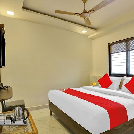 Hotel O Nandi Palace Lodging And Boarding Ulhasnagar Exterior photo