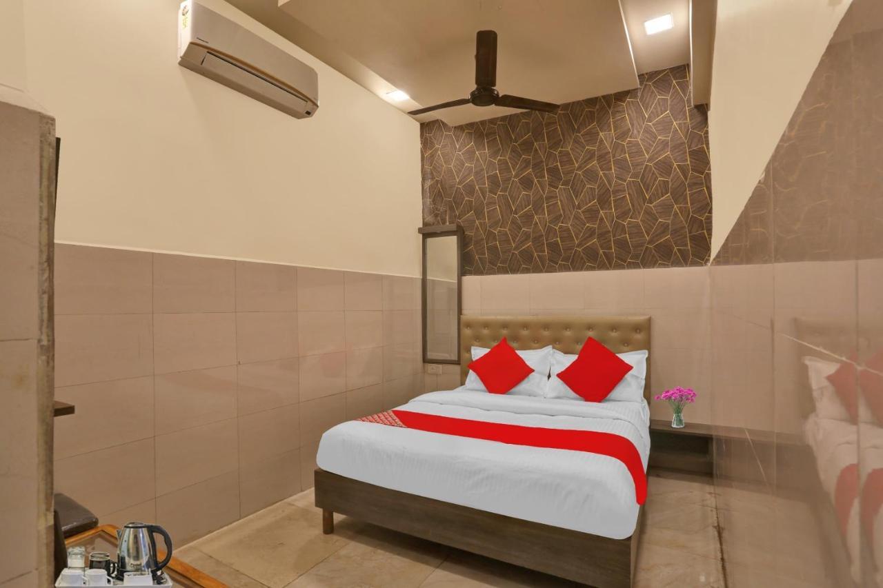 Hotel O Nandi Palace Lodging And Boarding Ulhasnagar Exterior photo
