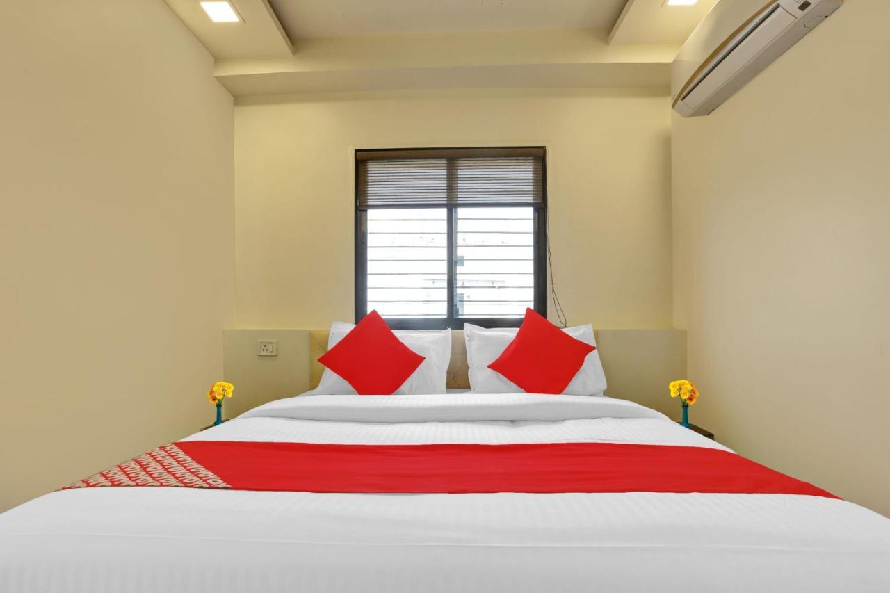Hotel O Nandi Palace Lodging And Boarding Ulhasnagar Exterior photo