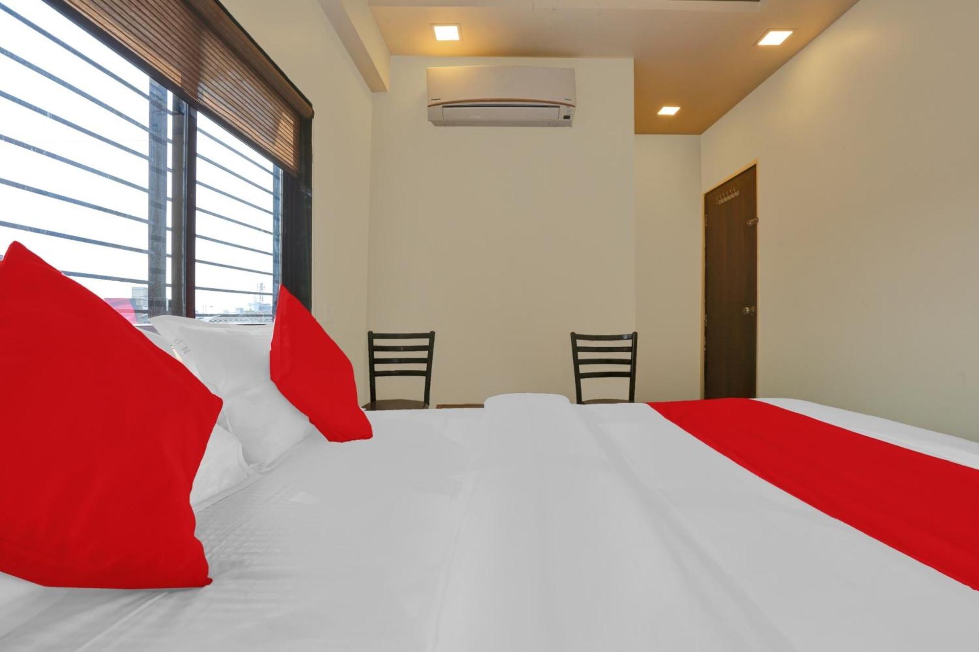 Hotel O Nandi Palace Lodging And Boarding Ulhasnagar Exterior photo