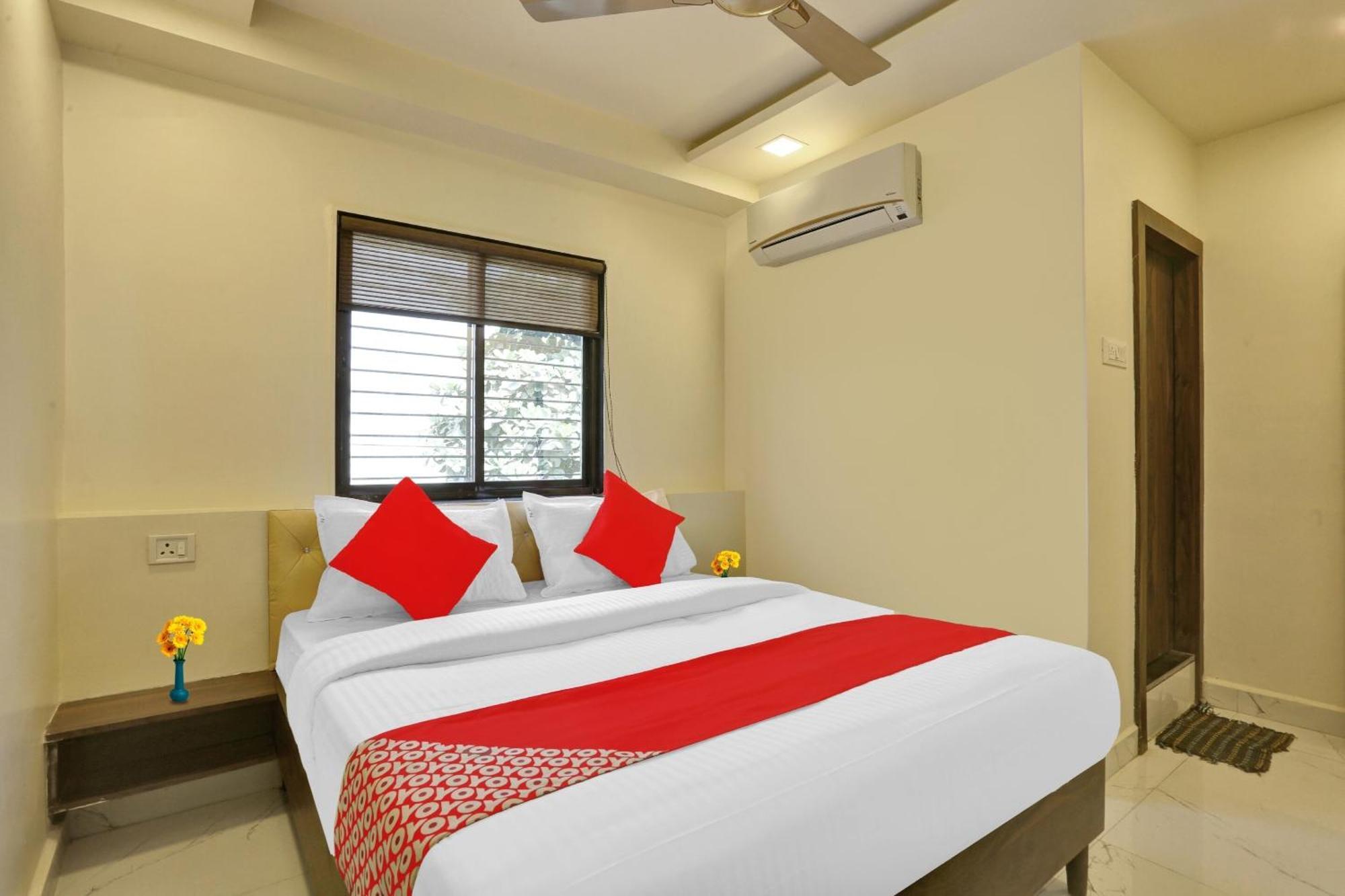 Hotel O Nandi Palace Lodging And Boarding Ulhasnagar Exterior photo