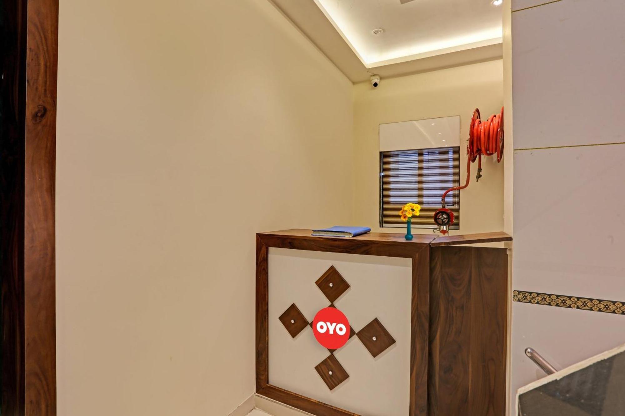 Hotel O Nandi Palace Lodging And Boarding Ulhasnagar Exterior photo