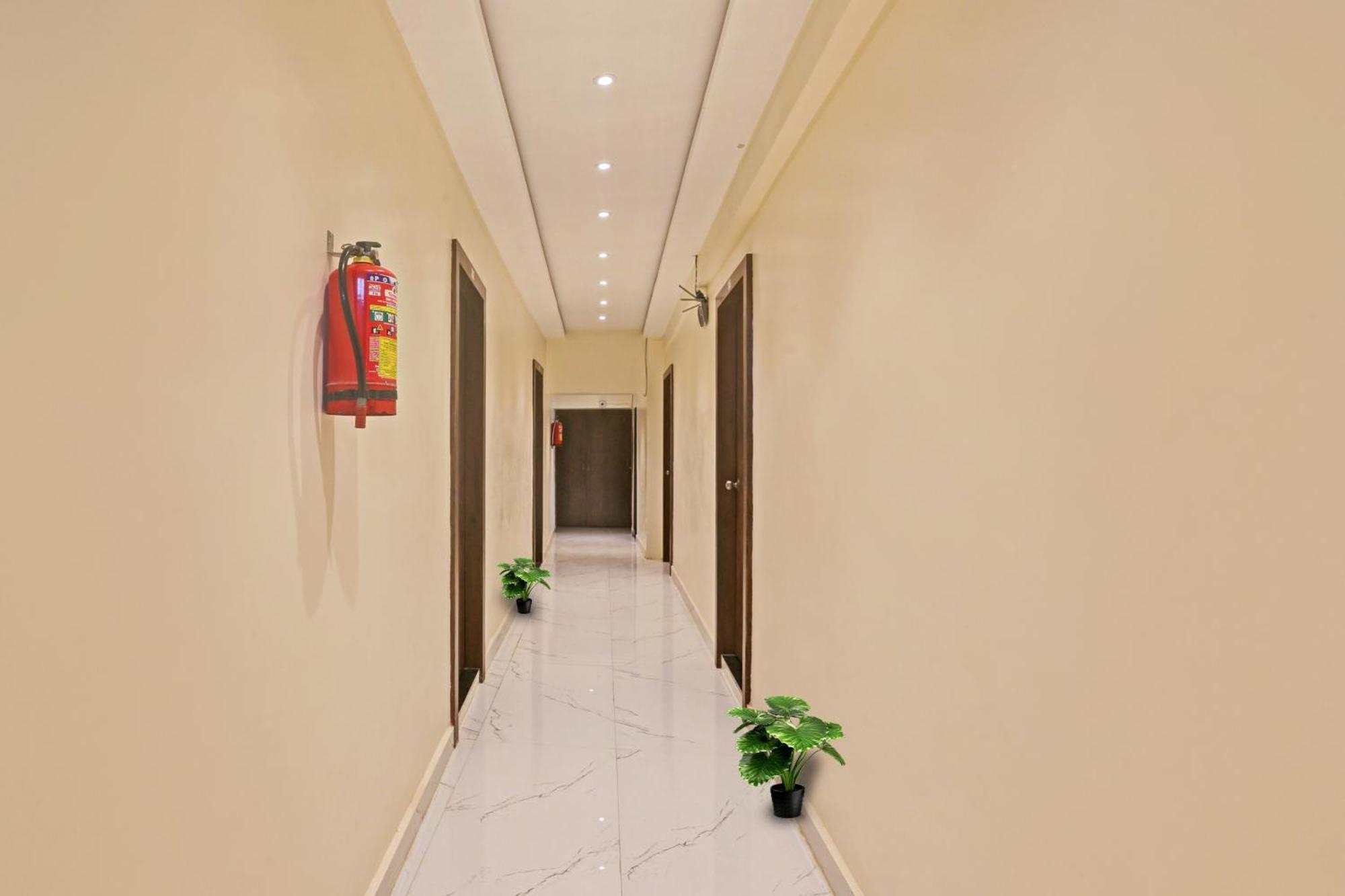 Hotel O Nandi Palace Lodging And Boarding Ulhasnagar Exterior photo