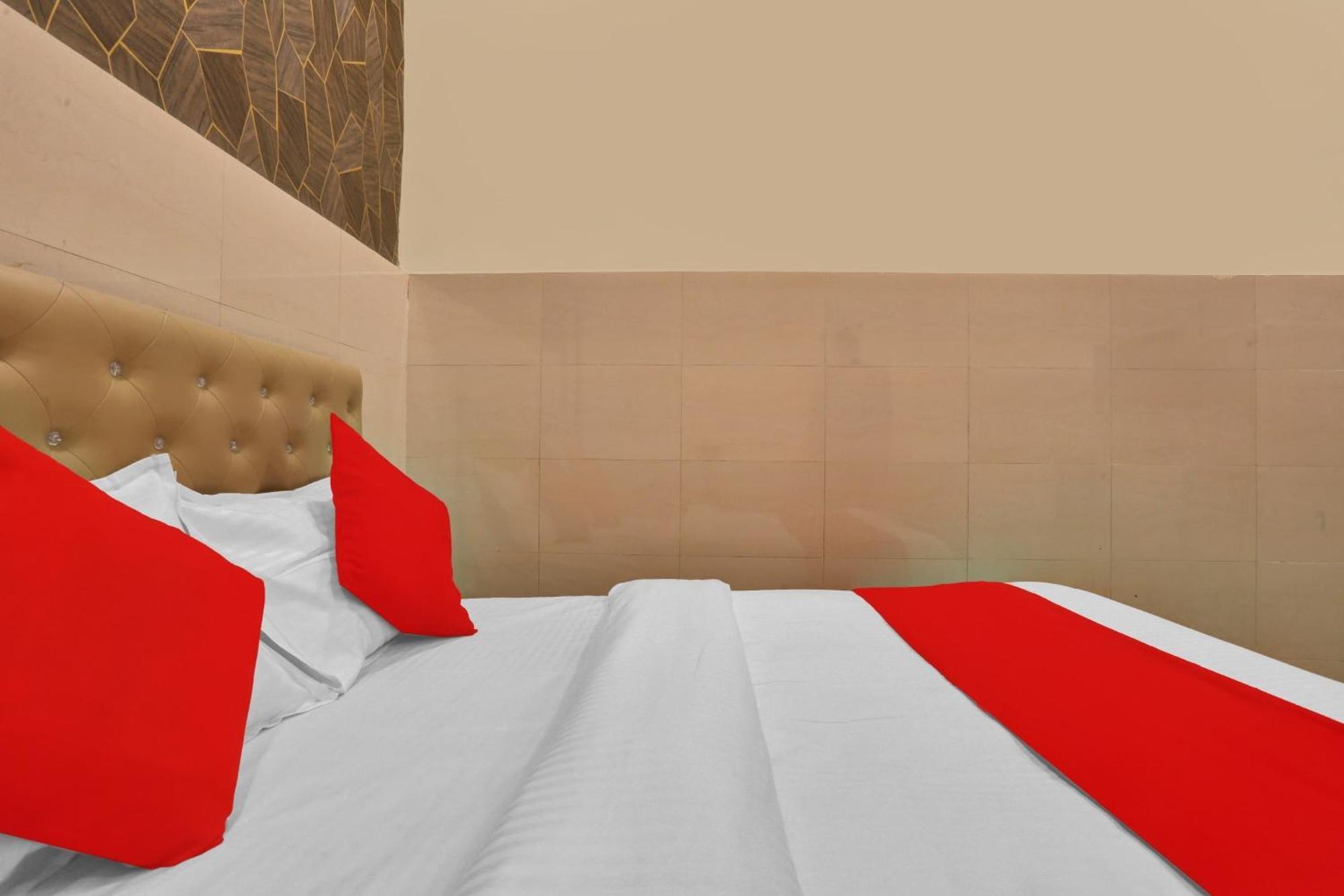 Hotel O Nandi Palace Lodging And Boarding Ulhasnagar Exterior photo